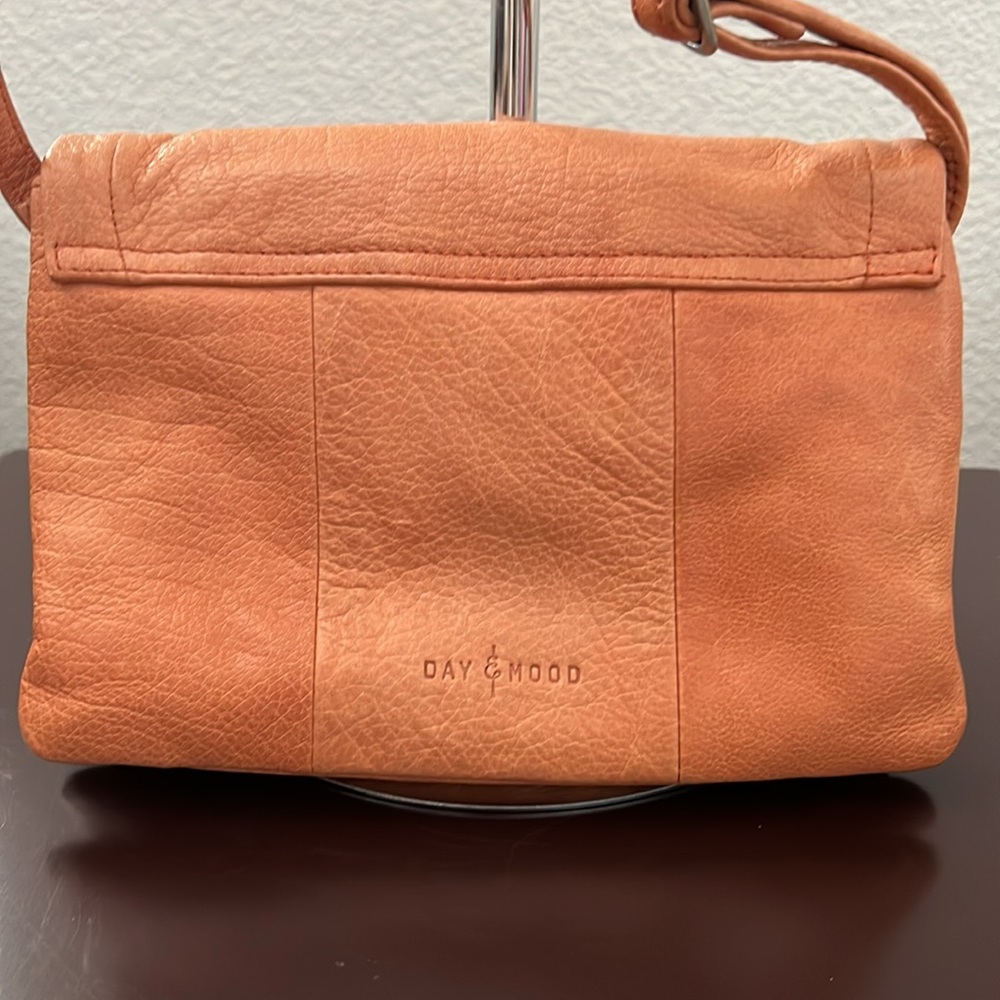 Anthropology Day & Mood peachy leather crossbody bag - Picture 3 of 5